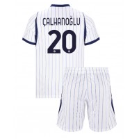 Stroje piłkarskie Inter Milan Hakan Calhanoglu #20 Koszulka Wyjazdowej dla dzieci 2026-27 Krótki Rękaw (+ szorty)